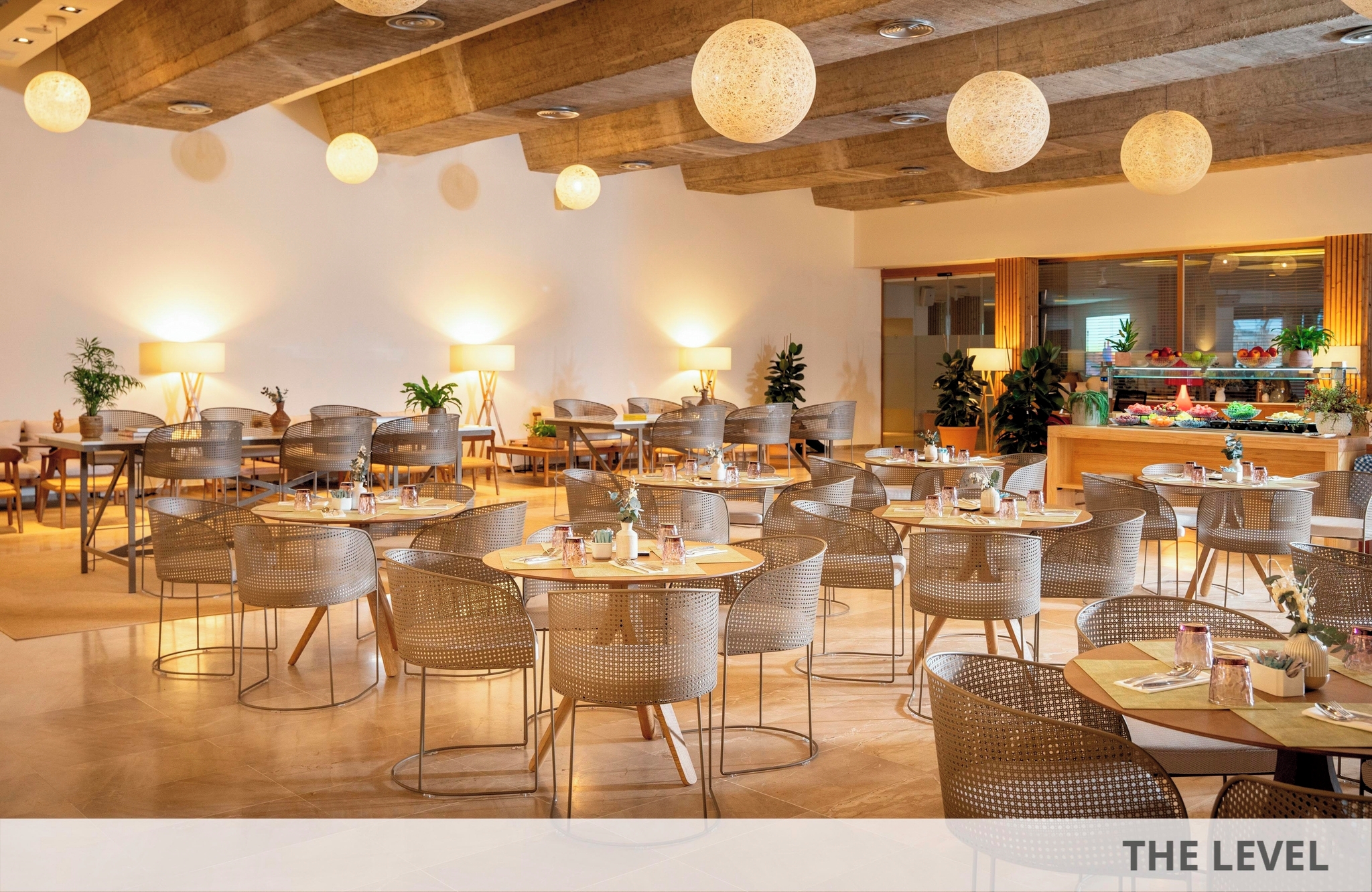 //www.jet2holidays.com/-/media/assets/product images - custom overview groups/pmi/melia/pmi_70617_melia_south_beach_1025_05_689x448.jpg